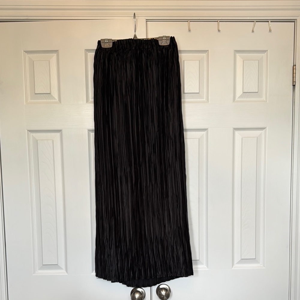 Elegant Black Pleated Skirt